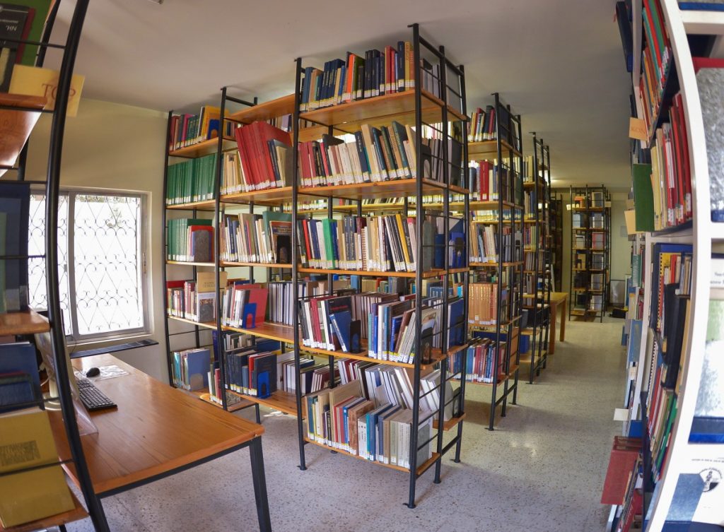 Bibliothek im DEI Amman